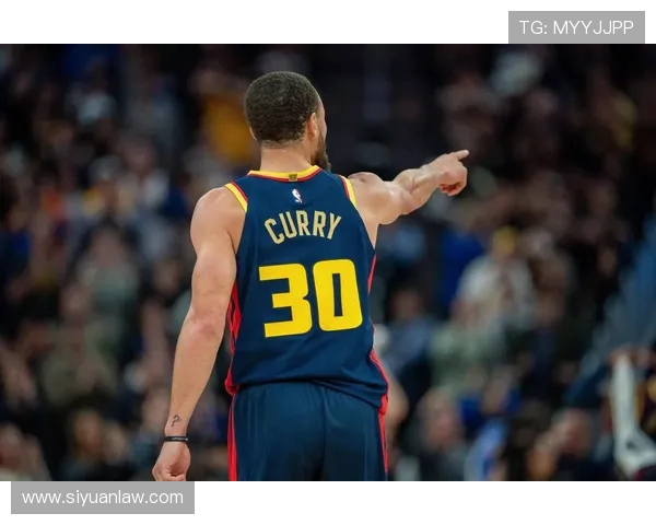 2015年勇士与灰熊激战回顾四月十四日精彩瞬间与赛后分析