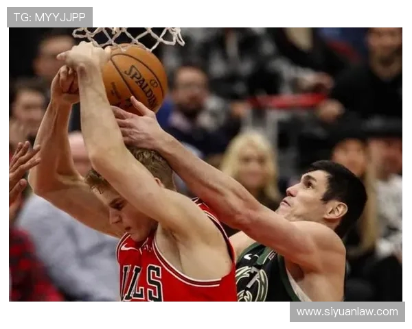 公牛与雄鹿季后赛第四场激战回顾双方明星球员表现与战术分析