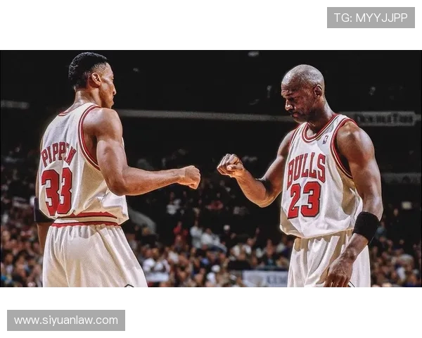 皮蓬与尤因的传奇对决：篮球历史上的巅峰对抗与荣耀时刻