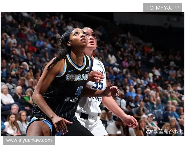 芝加哥天空与明尼苏达的激烈对决揭示篮球魅力与团队精神 芝加哥天空与明尼苏达的激烈对决揭示篮球魅力与团队精神